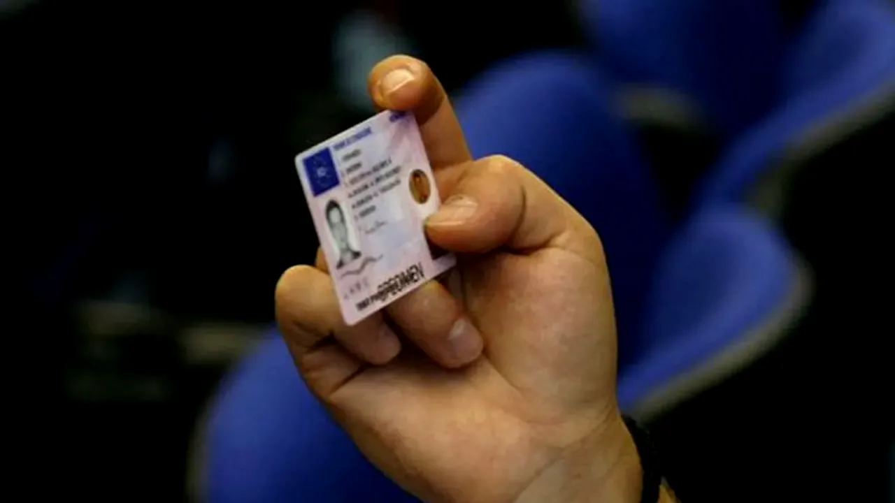 Permise obținute pe bani la Suceava: Trei examinatori și doi instructori auto, reținuți