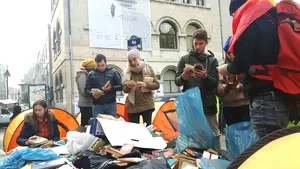 Protestul unioniştilor s-a încheiat. Manifestanţii au strâns corturile din Piaţa Universităţii: Fraţii basarabeni vor porni spre casă/ Ce le-au promis liderii politici - FOTO/ VIDEO
