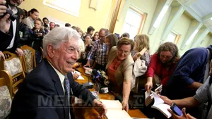 Peste 2.000 de persoane la întâlnirea cu Mario Vargas Llosa, la UBB Cluj - FOTO