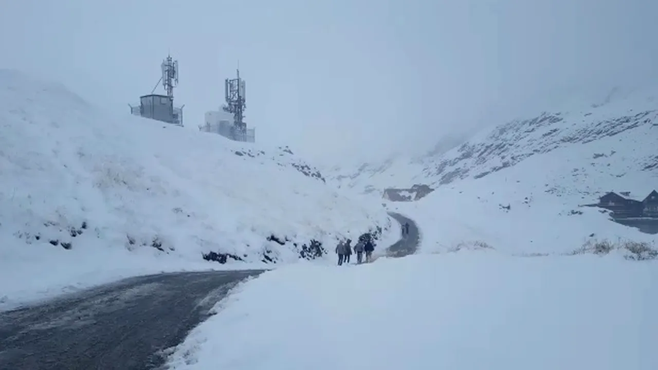 Noi avertizări meteo: Cod portocaliu de ploi şi vânt, în Muntenia, Dobrogea şi sudul Moldovei / Cod galben de ninsori viscolite la munte / Stratul de zăpadă la Vârful Omu a ajuns la 82 cm | HARTA