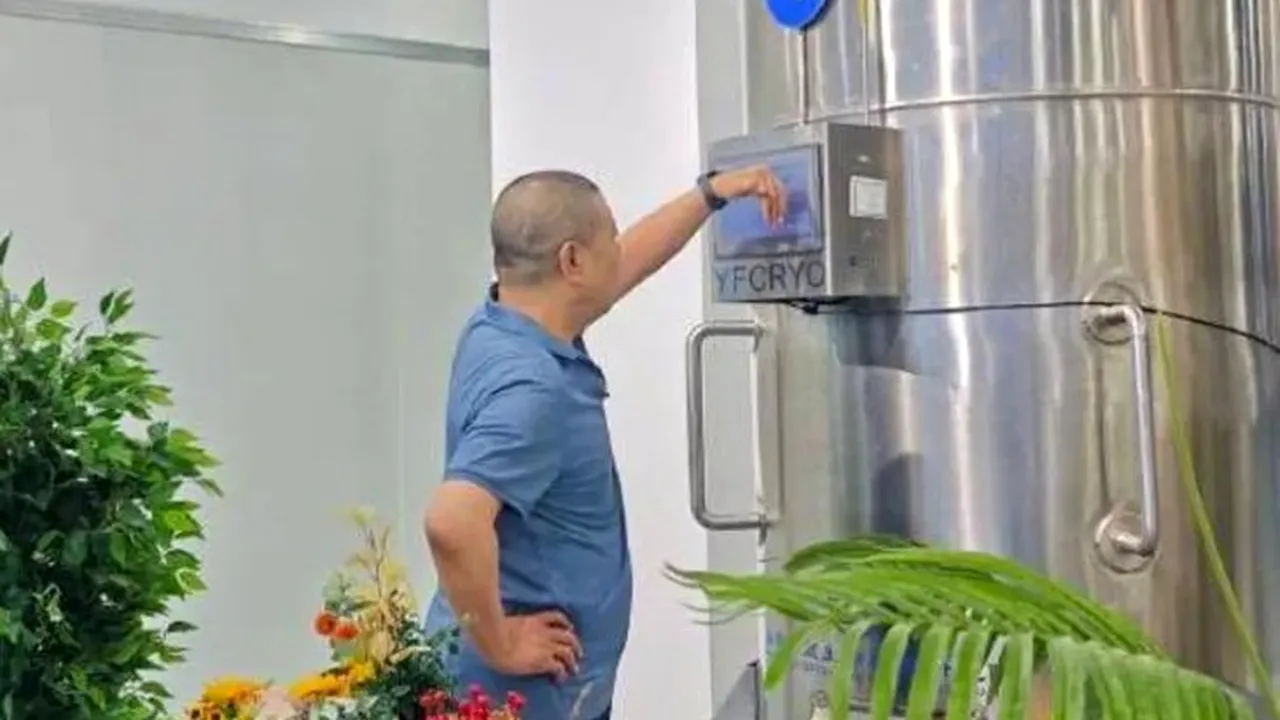 Un chinez care și-a criogenat soția își asumă o nouă relație și declanșează un scandal online. Este criogenia o iluzie?