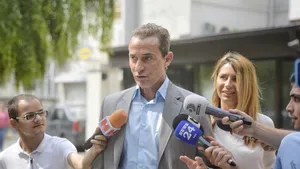 Prima înfăţişare a lui Radu Mazăre în faţa instanţei. Fostul primar, adus în curând la Înalta Curte, pentru confirmarea arestării în dosarul Polaris