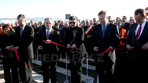 Boc a inaugurat încă zece kilometri din Autostrada Transilvania. Şoferii vor face 10 minute de la Câmpia-Turzii la Turda - VIDEO