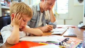 Părinte şi angajat full time. Cu cine rămân copiii după starea de urgenţă? 