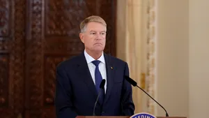 COMENTARIU Sorin Avram: Klaus Iohannis, cu bujori în obrăjori, discurs despre bujori 