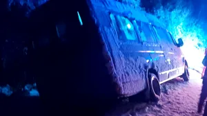 Incidente cauzate de ninsori pe şosele | Vrancea: Un microbuz cu 15 copii, implicat într-un accident pe DN 2D / Circulaţie îngreunată pe DN 12A, în judeţul Harghita