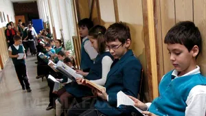 Aproximativ 10.000 de copii, salvaţi de la abandon şcolar prin proiectul 