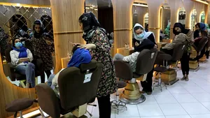 Administraţia talibană ordonă închiderea saloanelor de coafură şi înfrumuseţare din Afganistan