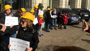 Protest în faţa Ministerului de Finanţe: Persoane, nemulţumite de Registrul pentru ONG, discuţii cu Teodorovici | FOTO, VIDEO