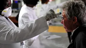 Comisia Europeană avizează controalele anti-Ebola pe aeroporturile din ţările africane