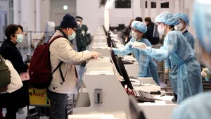 Trei mari companii aeriene au anunţat scăderi masive din cauza coronavirusului 