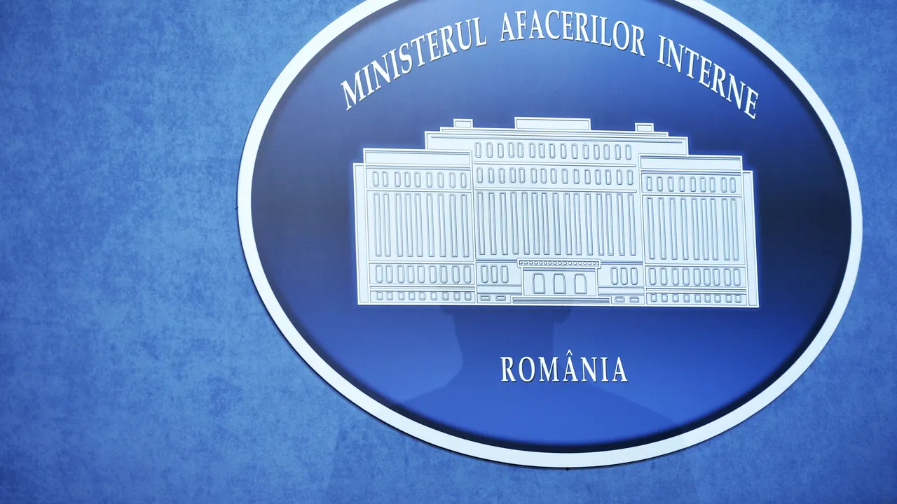 Trei persoane care au deţinut sau deţin funcţii de conducere în Academia de Poliţie, cercetate prealabil