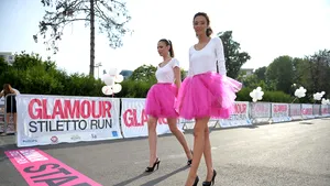 GLAMOUR Stiletto Run vine la mare