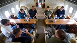 Războiul din Ucraina, ziua 501. Volodimir Zelenski s-a întors în Ucraina cu eroii de la Mariupol / Rusia acuză Turcia că a încălcat acordul de schimb de prizonieri / Omul lui Zelenski despre 