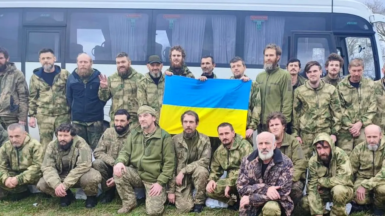 Războiul din Ucraina, ziua 417. 130 de prizonieri de război ucraineni se întorc acasă / Atacurile Rusiei în regiunea Mykolaiv au ucis doi adolescenţi / De Paşte, sub bombardamente. Ucrainenii ciocnesc ouă şi zic 