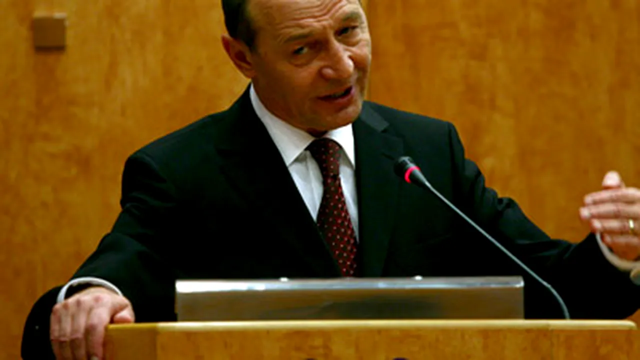 Băsescu către profesori: Nu vă mai amăgiţi cu salarii crescute înainte de alegeri