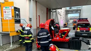 Timişoara: Peste 100 de persoane evacuate dintr-o hală de producţie în urma unui incendiu 