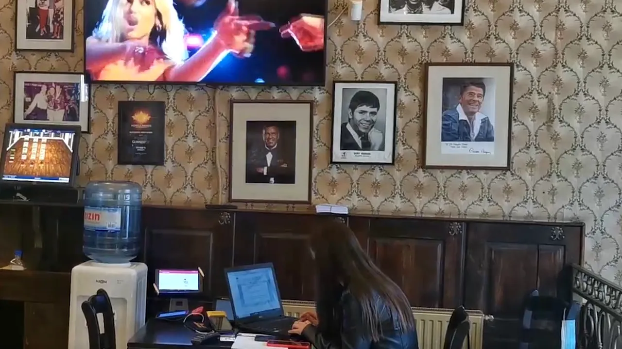 Digitalizarea forţată. Un restaurant din Braşov înlocuieşte meniul cu un cod pe care clienţii îl vor introduce pe telefon pentru a vedea meniul