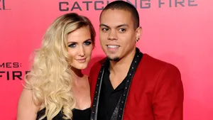 Ashlee Simpson s-a logodit cu fiul cântăreţei Diana Ross