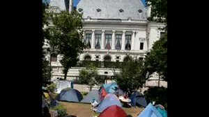 Saint-Etienne: 70 de români de etnie romă şi-au pus tabăra în piaţa centrală
