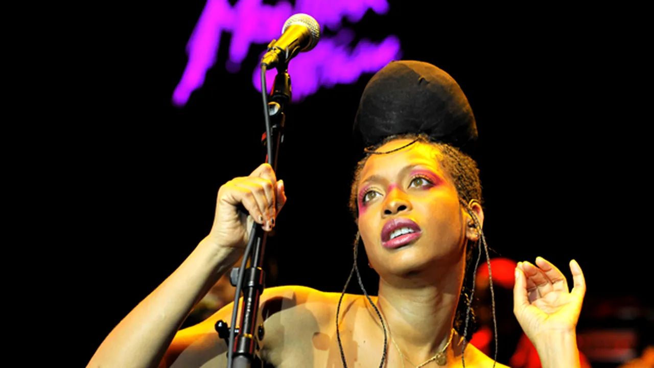Erykah Badu va fi amendată pentru videoclipul în care a apărut goală