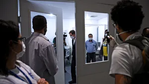 Au fost găsiţi morţi în case şi în ambulanţe din cauza indisponibilităţii spitalelor. Ţara de 211 milioane de locuitori cu sistemul medical îngheţat