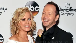 Actriţa Jenny McCarthy s-a căsătorit cu Donnie Wahlberg, fost membru al trupei New Kids on The Block