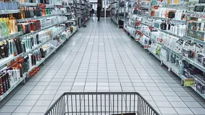 Coronavirusul determină locuitorii din Hong Kong să facă provizii pentru două produse esenţiale