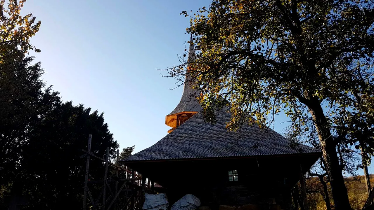 Biserică din 1731, dăruită Reginei Maria, restaurată cu bani europeni. Lăcaşul de cult a fost abandonat în ultimii ani. FOTO
