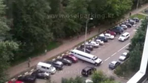 Ţara în care se parchează cel mai prost: maşini lăsate pe treceri de pietoni sau în rondurile de flori - GALERIE FOTO