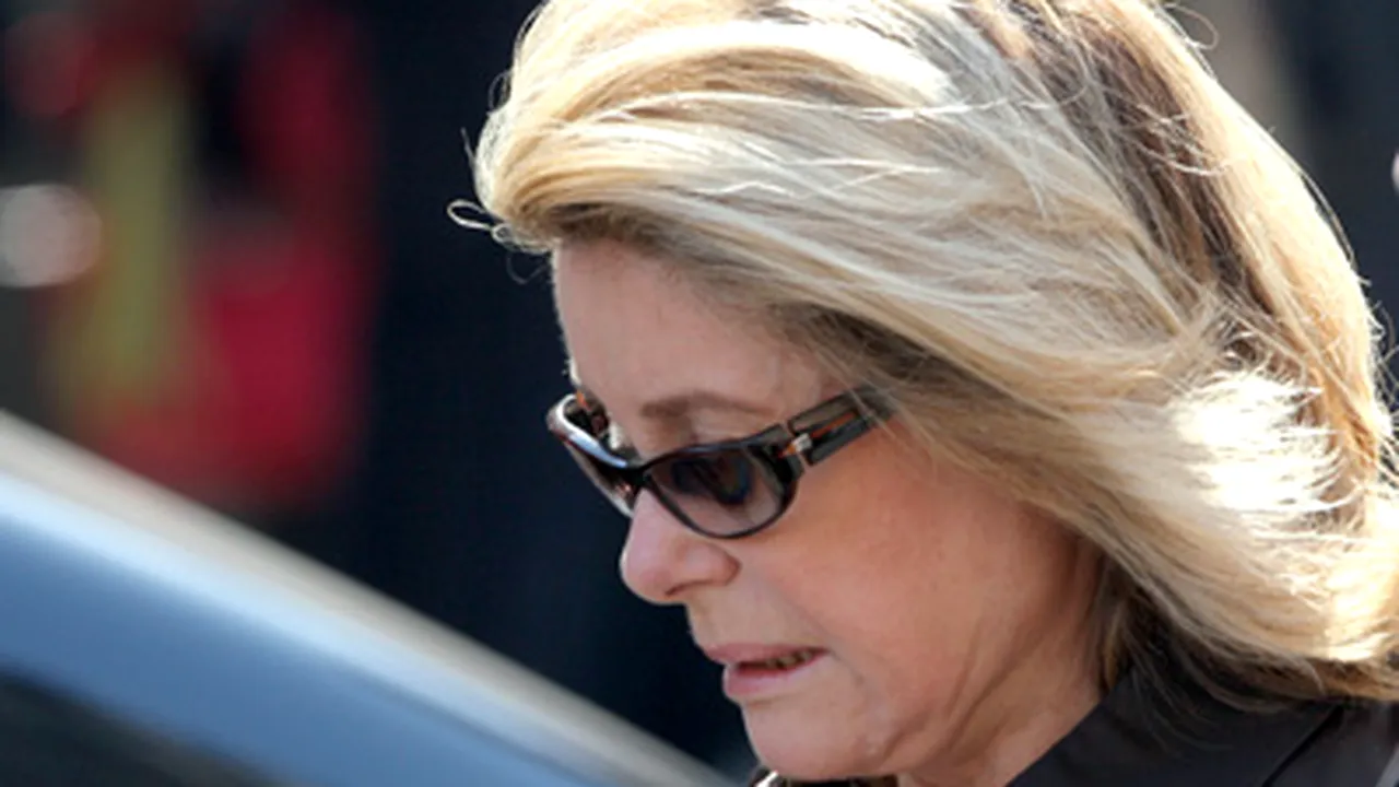 Catherine Deneuve, fluierată copios de publicul italian