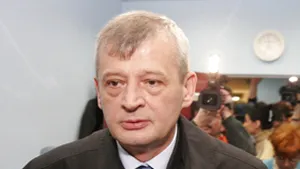 Oprescu strânge semnături pentru candidatura ca independent la Capitală
