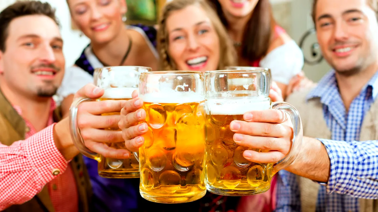 Alcoolul, boală grea. Cei care beau adesea până la leşin, mai predispuşi la Alzheimer