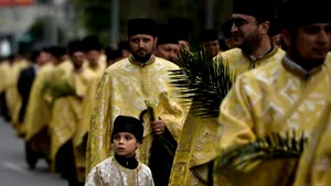 Aproximativ 4.000 de credincioşi şi preoţi au participat la pelerinajul de Florii din Capitală - GALERIE FOTO