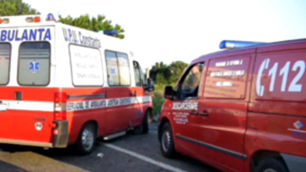 Alba: Doi morţi şi șapte răniţi, după ce un autocar s-a răsturnat