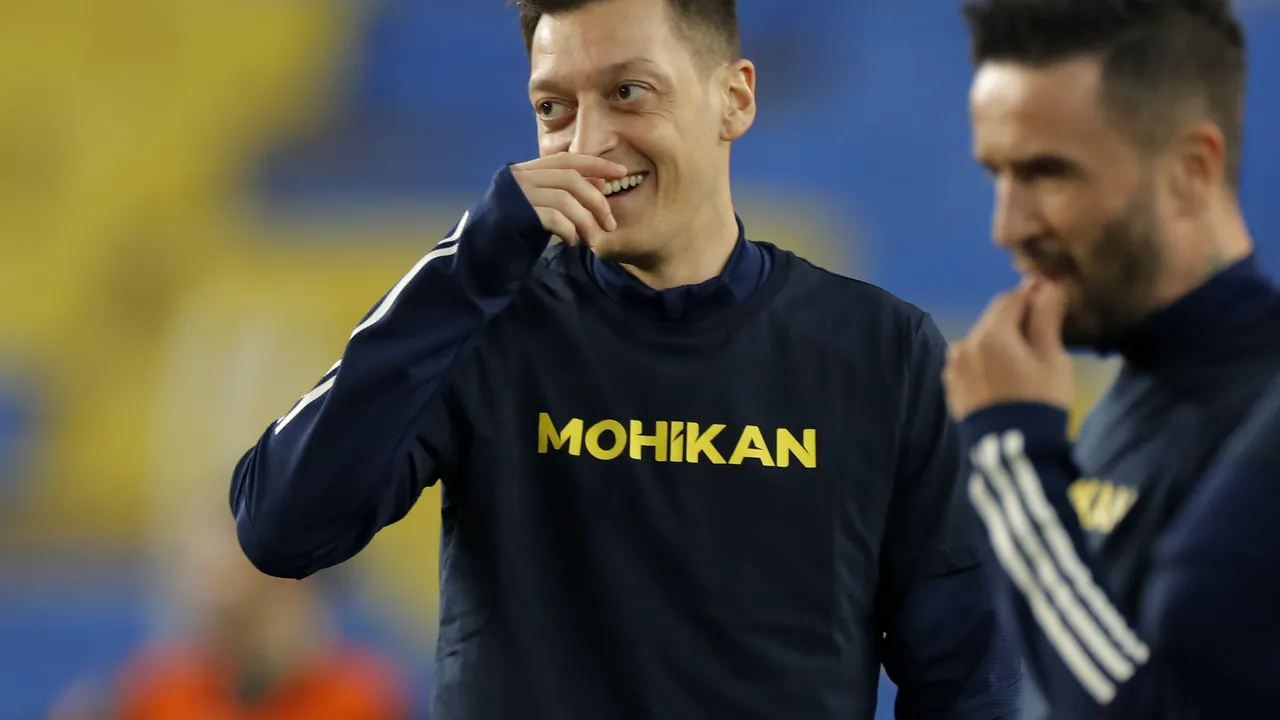 Mijlocaşul german Mesut Ozil, câştigător al Cupei Mondiale, şi-a anunţat retragerea din fotbal