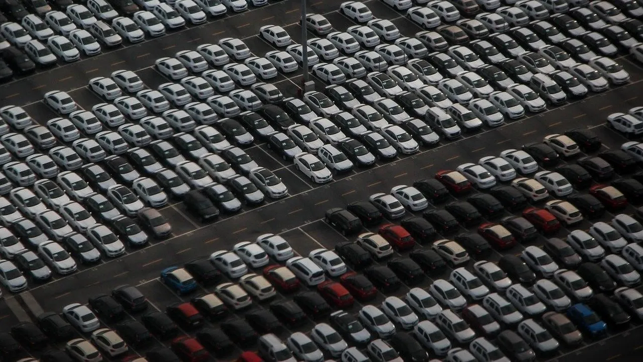 Analiză: înmatriculările de maşini noi în România au scăzut în august cu 22,64% faţă de anul trecut