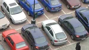 Romanian Taxi Drivers Picking Up Clients Inside Airports Fined RON500 To RON1,000– Bill