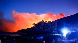 Cel puţin 80 de persoane au fost evacuate în urma unor incendii de vegetaţie în Franţa