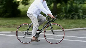 Tăriceanu a mers la Guvern pe bicicletă