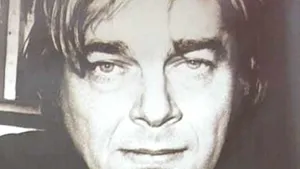 Imaginea poetului Nichita Stănescu, în oficii poştale din Bucureşti, din 21 martie