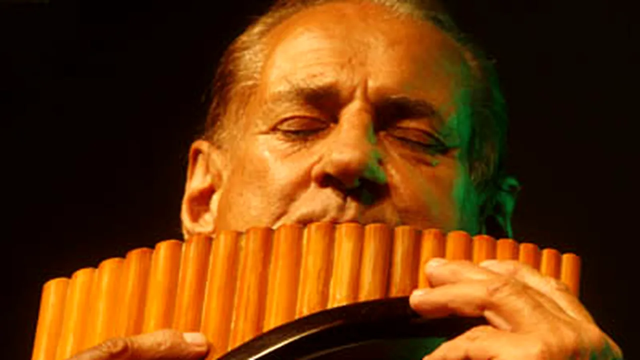 Expoziţie de pictură a naistului Gheorghe Zamfir, la Muzeul Unirii din Alba Iulia