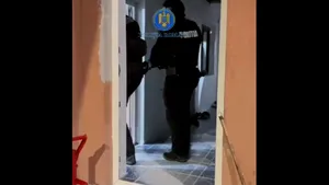 Vrăjitoare prinsă: înlocuia bijuteriile cu tinichele sub pretextul ritualurilor religioase. VIDEO