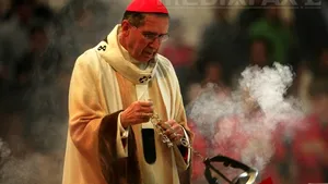 Biserica Catolică din California plăteşte despăgubiri victimelor unui preot pedofil