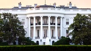 Camera Reprezentanţilor aprobă un plan de asistenţă de 3.000 de miliarde de dolari / Casa Albă contestă proiectul