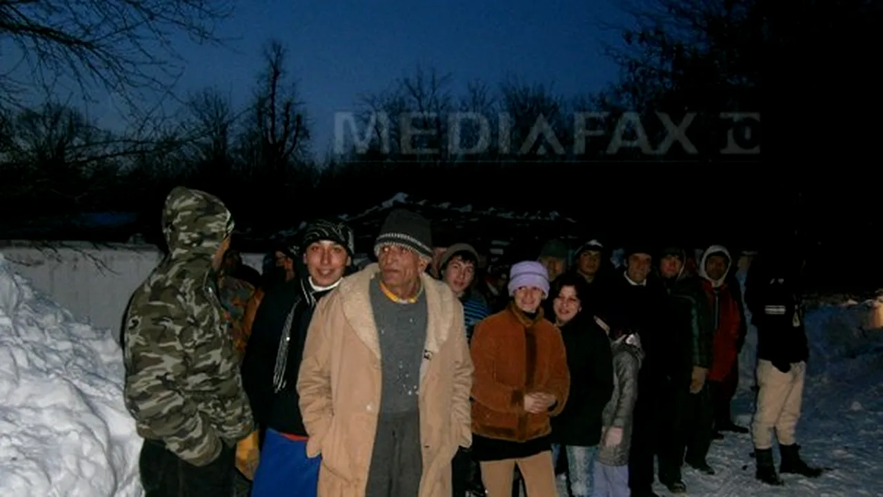 REPORTAJ: După două săptămâni la limită din cauza nămeţilor, localnicii din Hreasca au primit ajutoare - FOTO