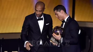Cristiano Ronaldo a câştigat Balonul de Aur. Reacţia portughezului după ce a primit trofeul - FOTO