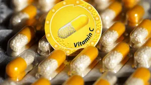 Vitamina C „atacă” cancerul? Teoria ridiculizată a unui laureat Nobel revine în atenția cercetătorilor
