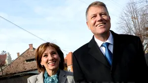 Sibiu: Preşedintele Klaus Iohannis şi soţia sa, la aniversarea unui prieten apropiat