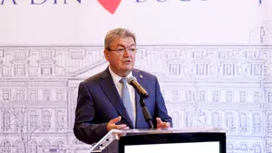 INTERVIU EXCLUSIV VIDEO | Ce l-ar întreba rectorul Universității din București pe ChatGPT dacă ar deveni profesor universitar